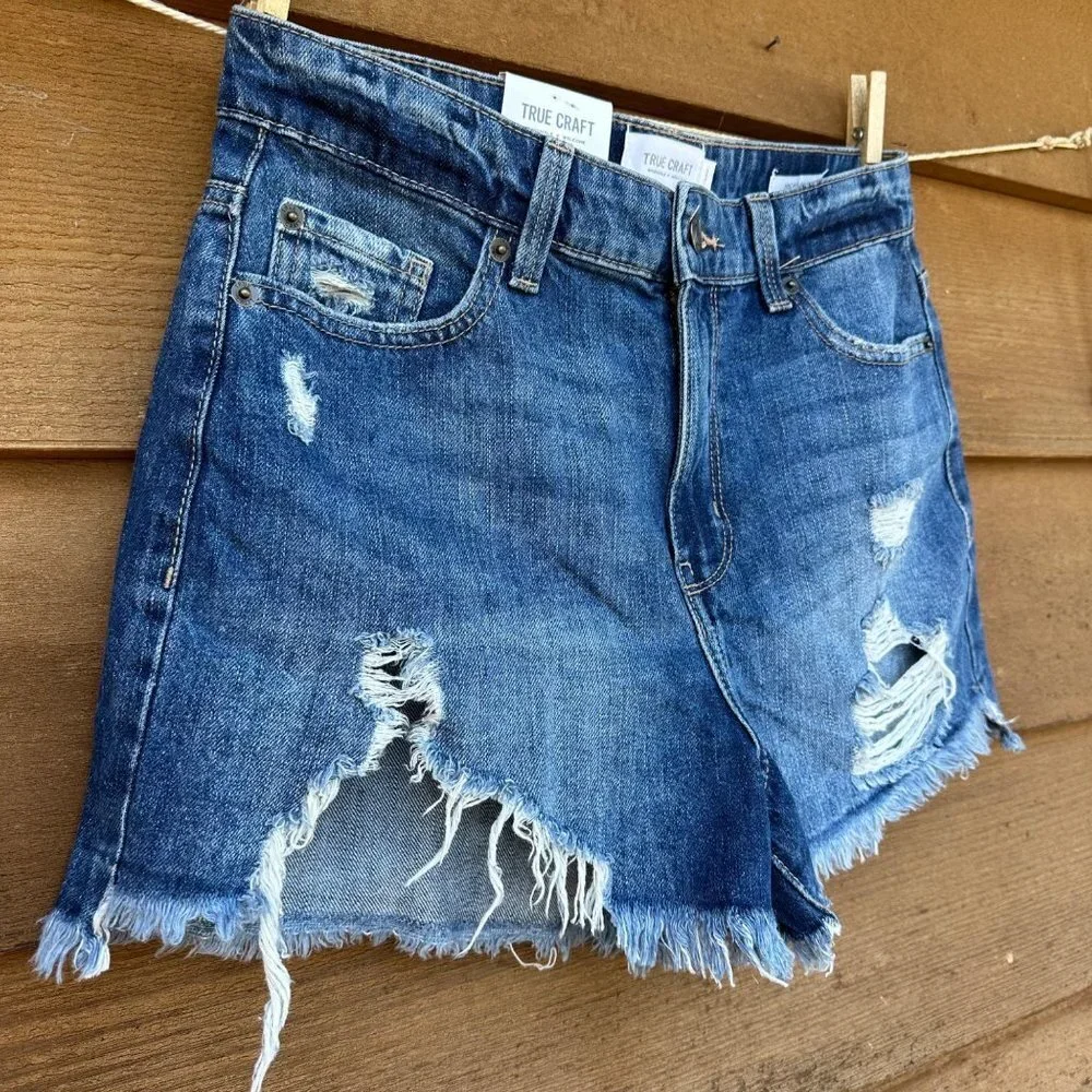 True Craft High Rise Distressed Destroyed Denim NWT Jean Shorts Size 9 - Picture 4 of 10